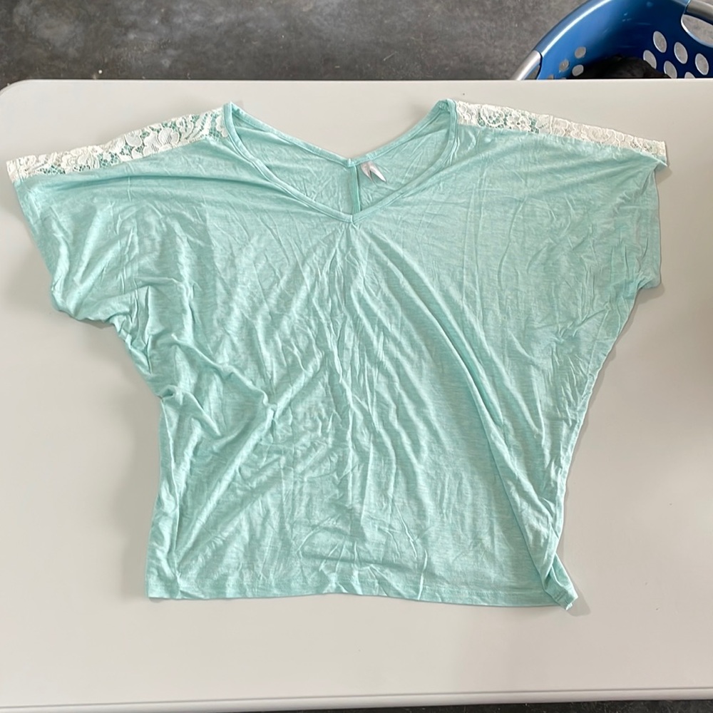 Vanity top.  Never worn. Size large